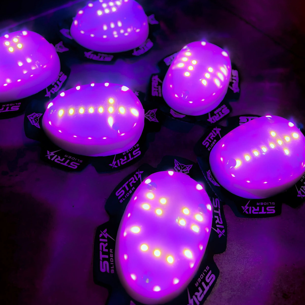 Deslizaderas LED de rodilla Strix para moteros